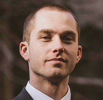 Retrato de Thomas Whitfield, especialista en análisis de trading del mercado de criptomonedas